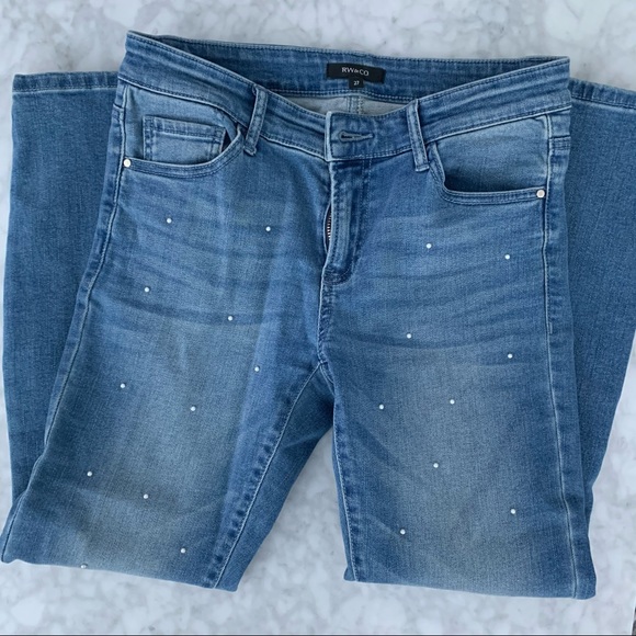 Blue jeans and pearl detail - Picture 3 of 4